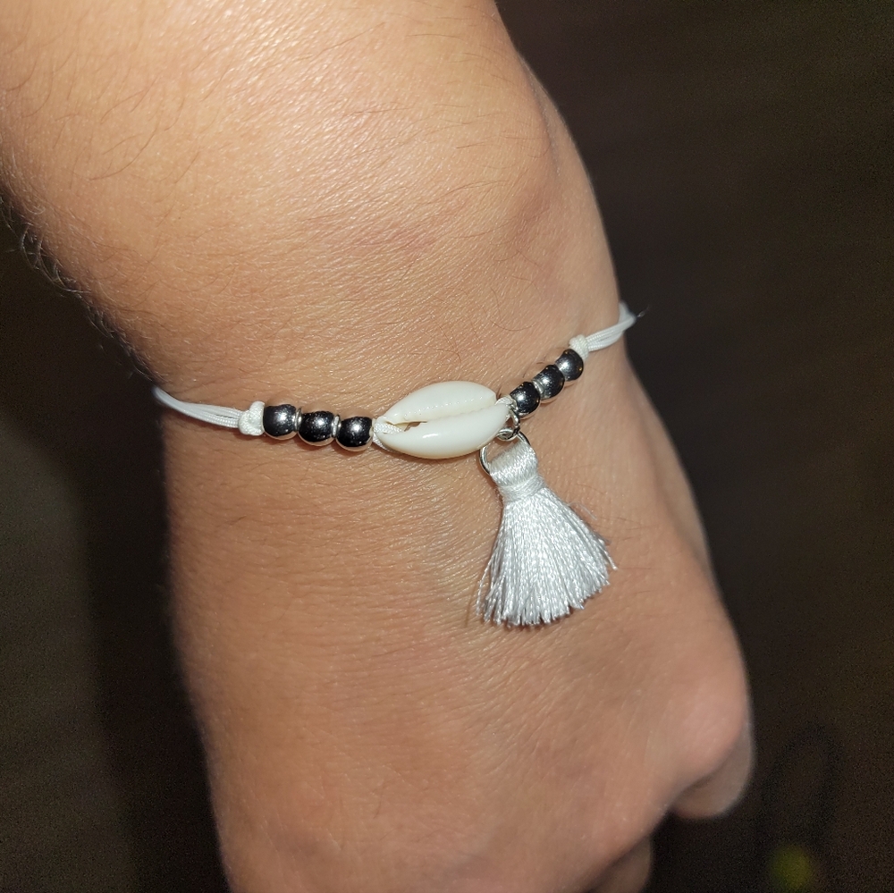 Bracelet with seashell and Fringe